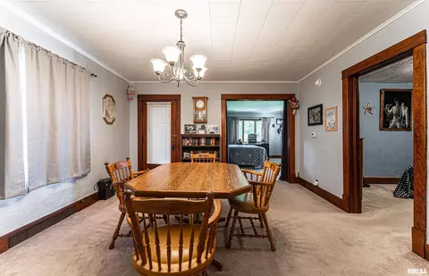 213 E Chester St, Chestnut, IL 62518 photo 4