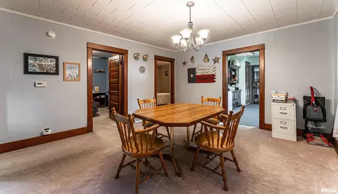 213 E Chester St, Chestnut, IL 62518 photo 3