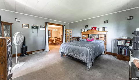 213 E Chester St, Chestnut, IL 62518 photo 6