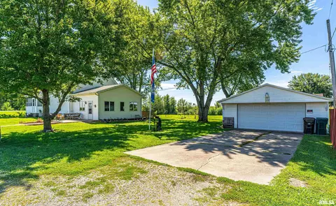 213 E Chester St, Chestnut, IL 62518 photo 21