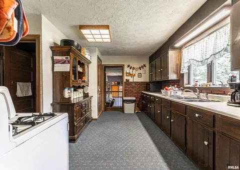 213 E Chester St, Chestnut, IL 62518 photo 7