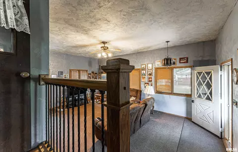 213 E Chester St, Chestnut, IL 62518 photo 10