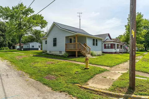 302 Willard Ave, Lincoln, IL 62656 photo 2