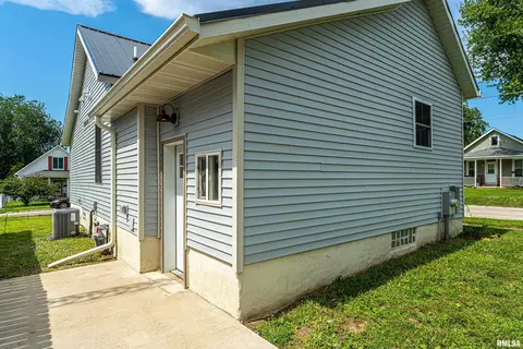 302 Willard Ave, Lincoln, IL 62656 photo 14