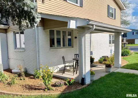 425 S Durkin Dr, Springfield, IL 62704 photo 2