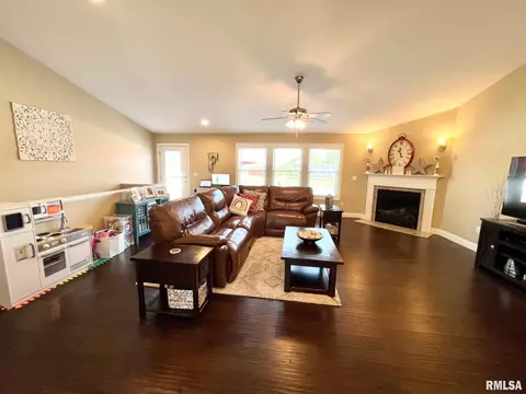 4035 Highbury Dr, Springfield, IL 62711 photo 2
