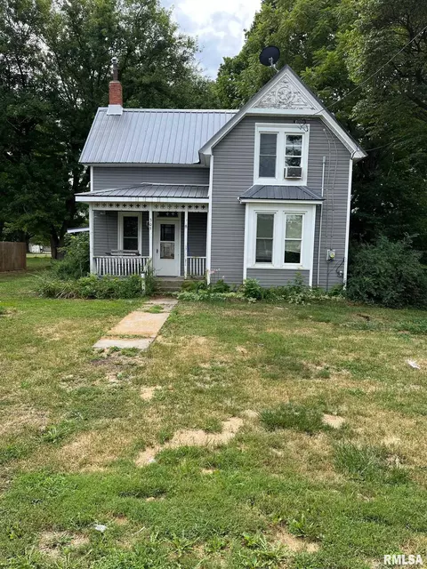 305 W South St, Colchester, IL 62326