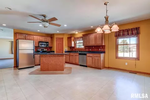 1200 Juniper Pl, Chatham, IL 62629 photo 2