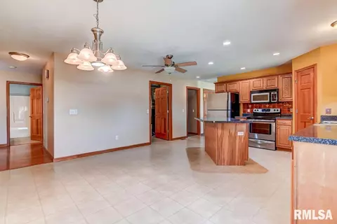 1200 Juniper Pl, Chatham, IL 62629 photo 6