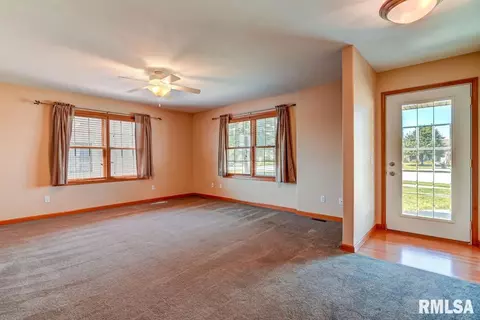 1200 Juniper Pl, Chatham, IL 62629 photo 8