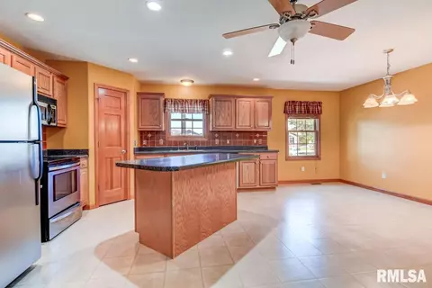1200 Juniper Pl, Chatham, IL 62629 photo 4