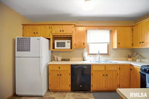 1100 Bolin Ct, Springfield, IL 62703 photo 6