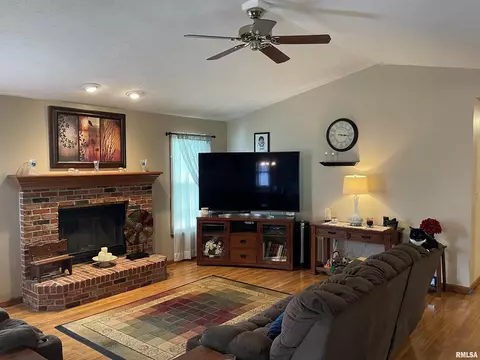 1213 Dani Ln, Springfield, IL 62712 photo 2