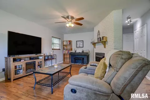 53 Westminister Dr, Chatham, IL 62629 photo 6