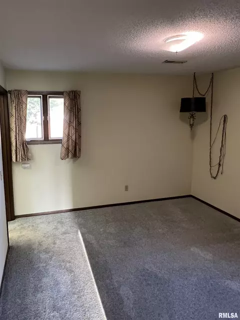 2416 E Sangamon Ave, Springfield, IL 62702 photo 11