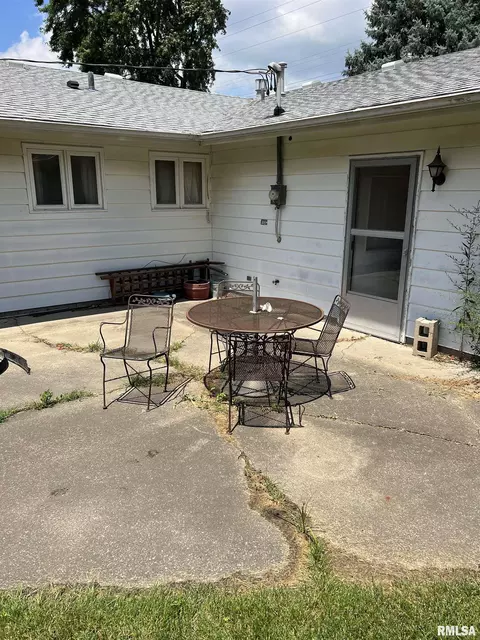 2416 E Sangamon Ave, Springfield, IL 62702 photo 5