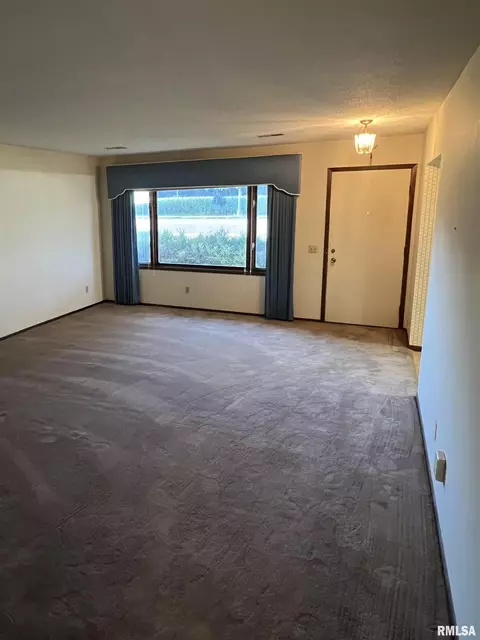 2416 E Sangamon Ave, Springfield, IL 62702 photo 7
