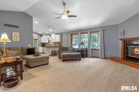 798 Cherokee Dr, Springfield, IL 62711 photo 8
