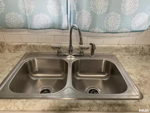 321 W Elliott Ave, Springfield, IL 62702 photo 8