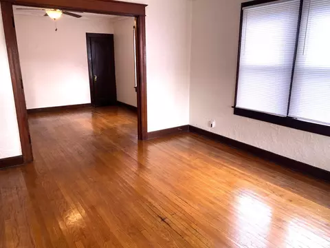 321 W Elliott Ave, Springfield, IL 62702 photo 2