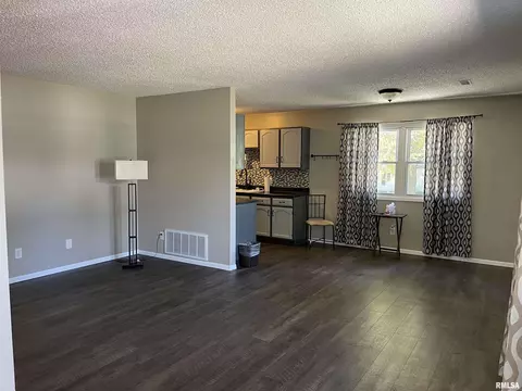 144 N Illinois St, Springfield, IL 62702 photo 2