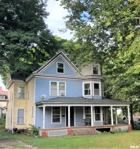 205 W Sangamon Ave, Petersburg, IL 62675
