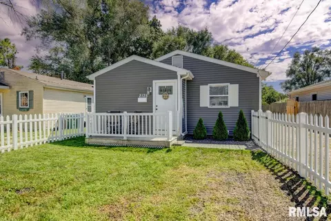 2128 E Keys Ave, Springfield, IL 62702 photo 1