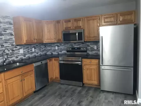 3050 Twin Lakes Dr, Springfield, IL 62702 photo 2
