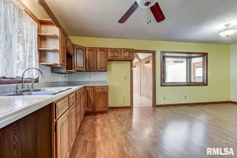 125 S Main St, Loami, IL 62661 photo 16