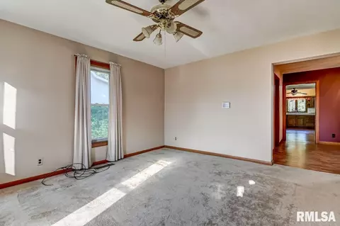 125 S Main St, Loami, IL 62661 photo 7