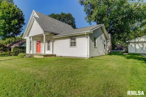 125 S Main St, Loami, IL 62661 photo 2