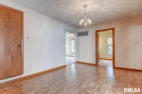 125 S Main St, Loami, IL 62661 photo 10