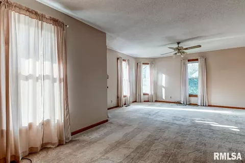 125 S Main St, Loami, IL 62661 photo 5