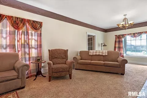 2056 S 5th St, Springfield, IL 62703 photo 5