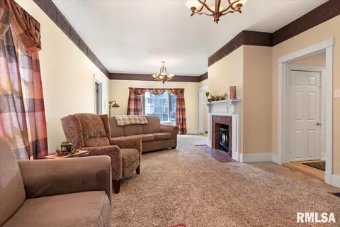 2056 S 5th St, Springfield, IL 62703 photo 6
