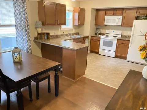 524 Broad Pl, Springfield, IL 62703 photo 4