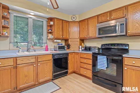 2333 Noble Ave, Springfield, IL 62704 photo 12