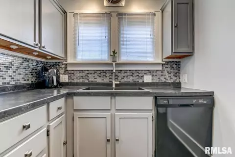 123 N Walnut St, Springfield, IL 62702 photo 20