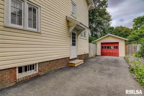 123 N Walnut St, Springfield, IL 62702 photo 5