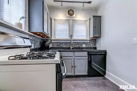123 N Walnut St, Springfield, IL 62702 photo 19
