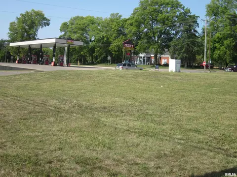 100 N Adams St, Manito, IL 61546