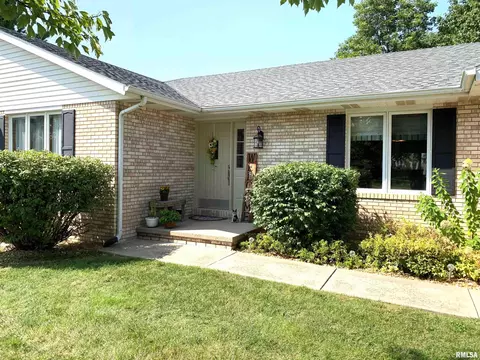 4605 Barrington Dr, Springfield, IL 62711 photo 2