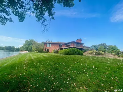 139 Balsam Knob St, Petersburg, IL 62675