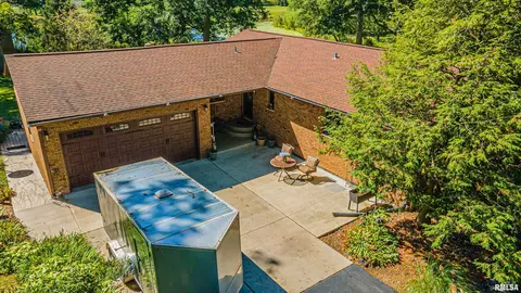 191 Timber Ln, Mount Pulaski, IL 62548 photo 3