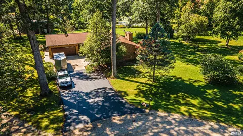 191 Timber Ln, Mount Pulaski, IL 62548 photo 2