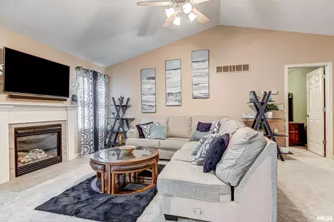 2004 Cory Dr, Springfield, IL 62702 photo 9