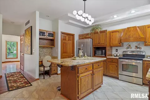 420 Clipper Rd, Springfield, IL 62711 photo 10