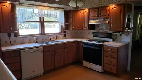 409 S Clinton St, Mclean, IL 61754 photo 17