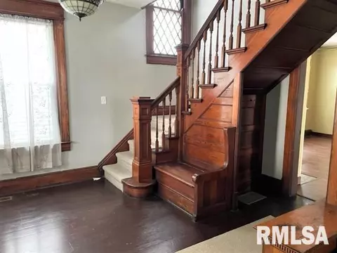 1055 N 6th St, Springfield, IL 62702 photo 4