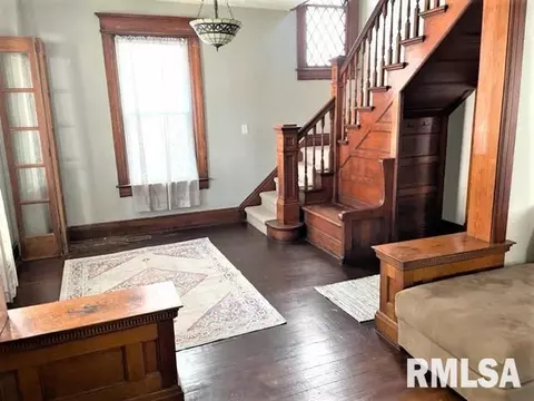1055 N 6th St, Springfield, IL 62702 photo 3